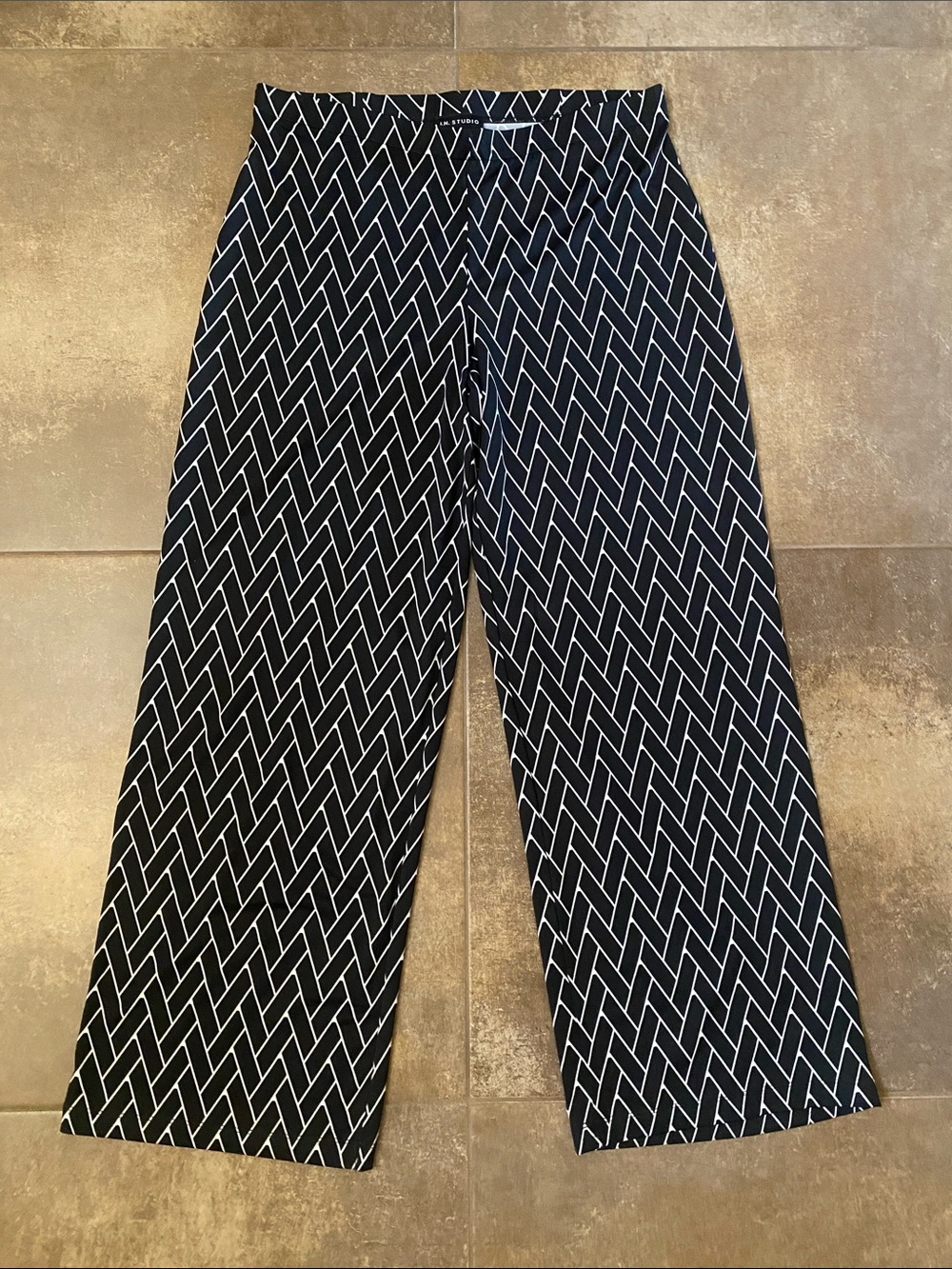 I.N. Studio Black & White Geometric Wide-Leg Pants